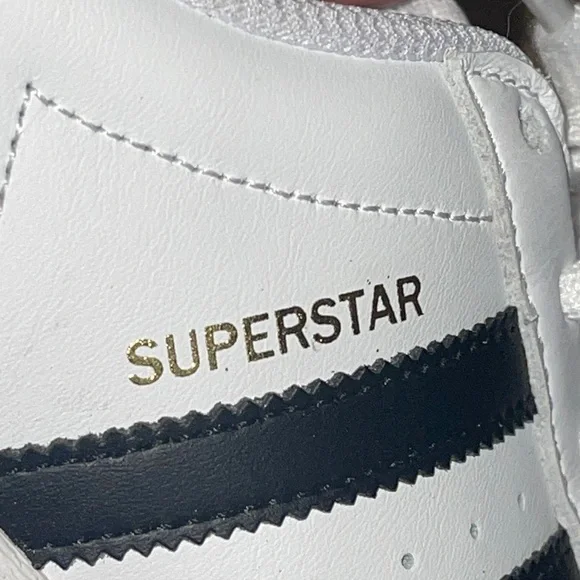 NIB ADIDAS SUPERSTAR CLOUD WHITE/BLACK SIZE 6 YOUTH - Picture 3 of 9